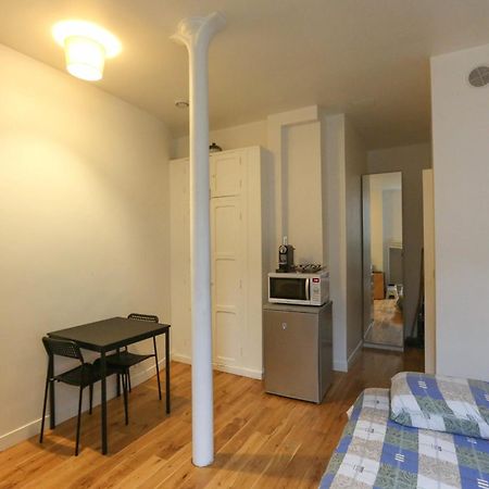 Nice And Comfortable Studio Apartment Paris Exterior photo