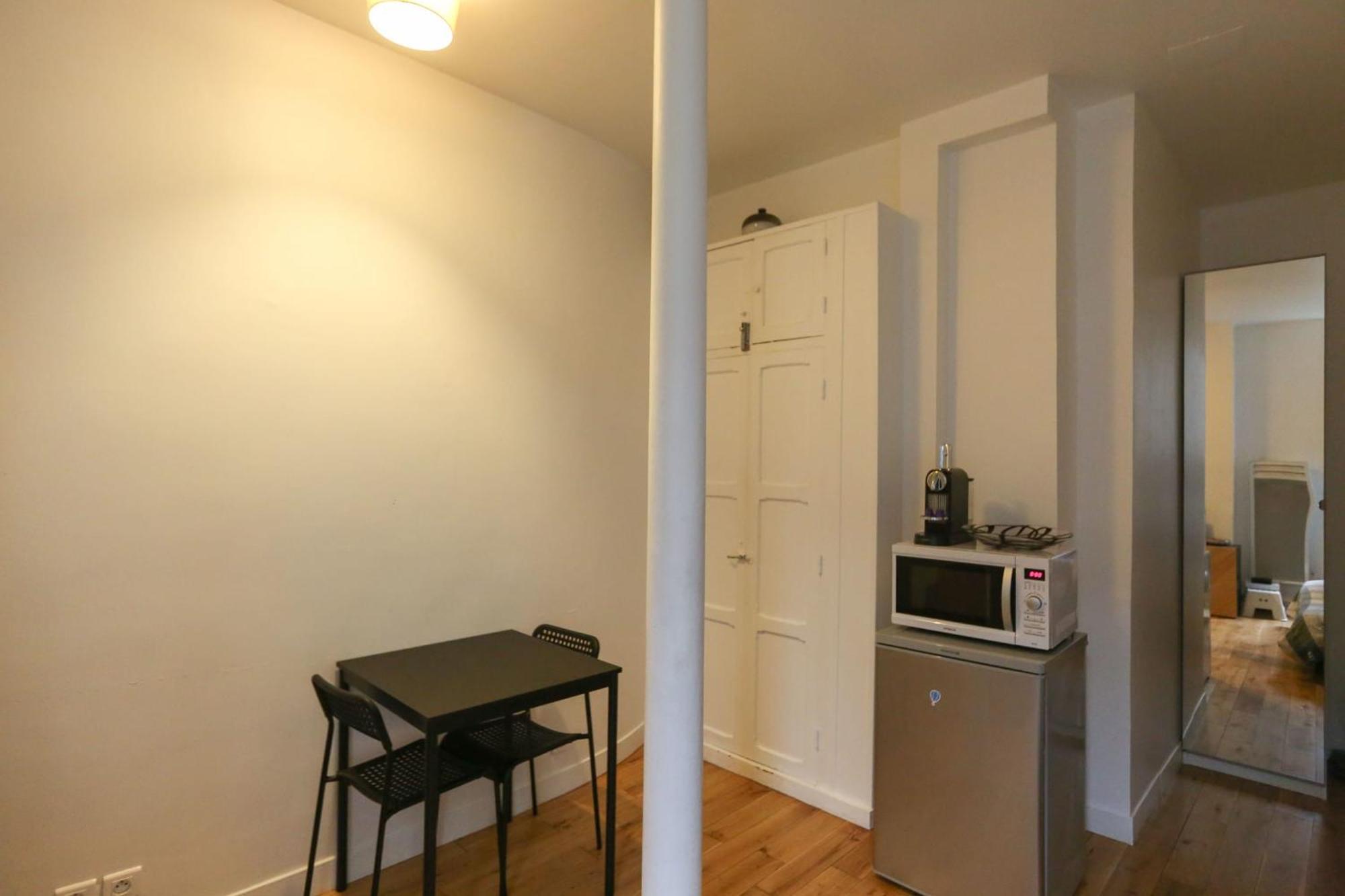 Nice And Comfortable Studio Apartment Paris Exterior photo