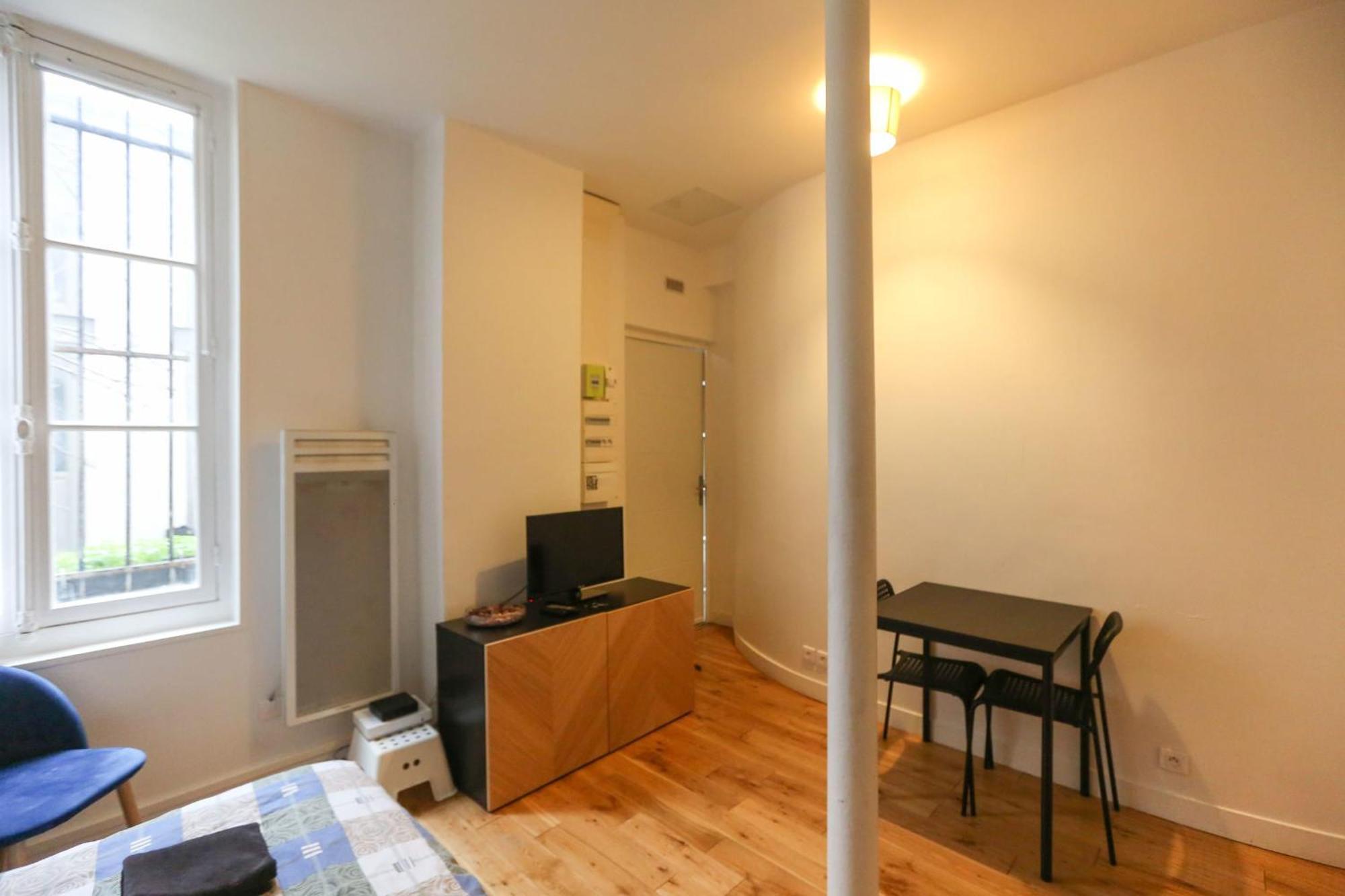 Nice And Comfortable Studio Apartment Paris Exterior photo