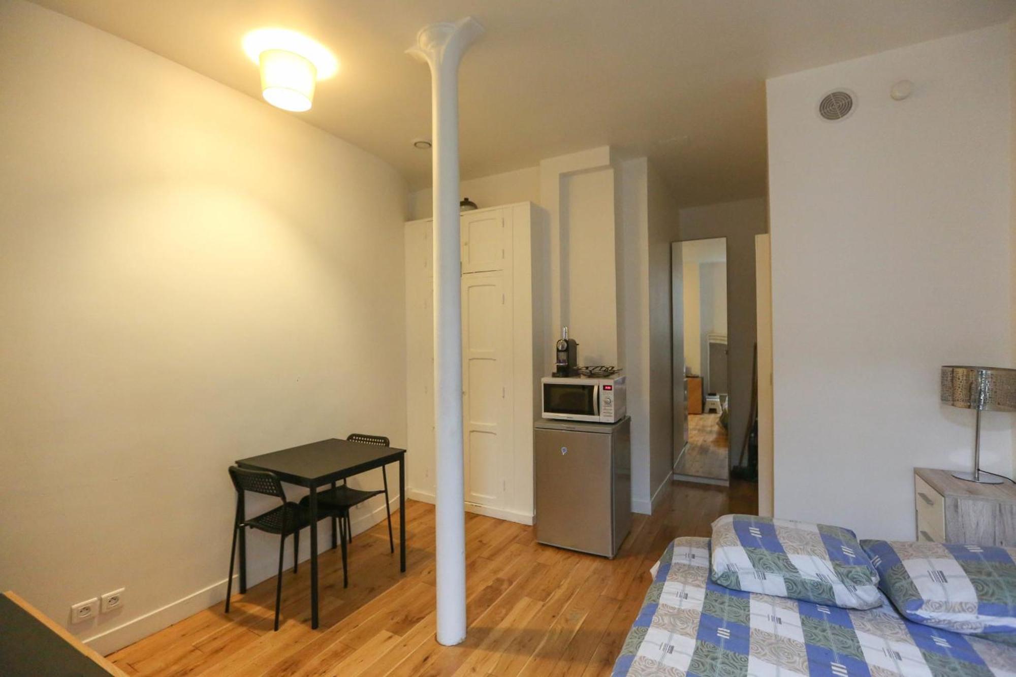 Nice And Comfortable Studio Apartment Paris Exterior photo